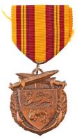 Franciaország 1960. Dunquerke Medál 1940 Br kitüntetés mellszalagon T:2 France 1960. Dunkirk Medal 1940 Br decoration with ribbon C:XF
