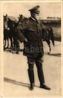 Pan president pred vyjízdkou na koni (r 1922) / Mr. Tomás Garrigue Masaryk President before horseback riding