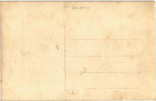 Vidéki földút építésének kivitelezése, 8 ló által húzott kb. 1 méter átmérőjű farönkkel / Constructi...