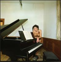 2000. március, Zongoralecke, Menesdorfer Lajos (1941-2005) budapesti fotóművész hagyatékából, 13 db ...