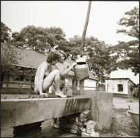 cca 1985 Akt tanulmányok, Menesdorfer Lajos (1941-2005) budapesti fotóművész hagyatékából, 13 db vin...