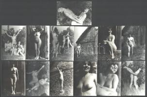cca 1978 Aktfotózás egy elhagyott tanyán, 13 db vintage fotó, 9x6 cm