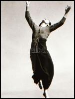 cca 1935 Mozgásművész ugrása a szabadban, 1 db negatív felvétel, 5x3,6 cm