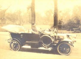 cca 1914 Azonosítatlan automobil a Margit szigeten. Nagy méretű fotó 23x16 cm Üvegezett keretben.