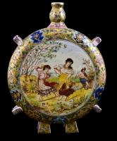 Fischer dísz kulacs magyaros motívumokkal. Kézzel festett, aranyozott, jelzett, hajszálrepedéssel M ...