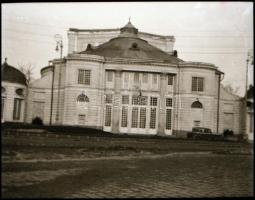 cca 1942 Kolozsvár, 18 db vintage negatív, ismeretlen család gyűjteményéből, 6x9 cm és 4,5x6 cm