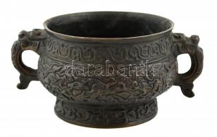 Kínai bronz edény fülekkel. Jelzett / Chinese bronze dish marked. d: 12 cm