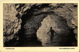 Tapolca, Tapolcai-tavasbarlang, fürdőző (EK)