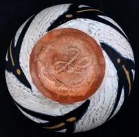 Gorka Lívia (1925-2011): Fehér-fekete halas öblös váza, festett mázas kerámia, jelzett, hibátlan, m:...