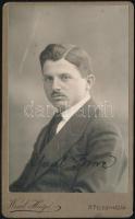 cca 1910 Gaal Imre (1888-1915) festőművész, a A nagybányai és a szolnoki művésztelepek tagjának keményhátú fotója, Kiskunfélegyháza, Wesel Hugó műterméből, 10x6 cm