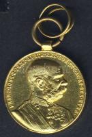 Ausztria 1898. "Signum memoriae" aranyozott mini kitüntetés T:1