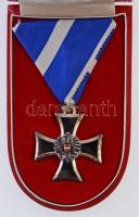 Ausztria 1952. Szolgálati Érdemérem II. osztálya 15 éves szolgálatért ezüstözött Br kitüntetés díszdobozban T:1- patina Austria 1952. Long Service Military Cross for 15 years of Service 2nd classsilvered Br medal in original case C:AU patina