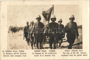 1912 Guerra Italo-Turca, La Bandiera dell84 Fanteria decorata dalla medaglia doro / Italo-Turkish War, the flag of the 84th infantry decorated with the golden medal, soldiers (EK)