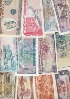 Észak- és Dél-Vietnam 1950-es évektől 26db klf bankjegy, jobbakkal T:I (többségében),II (kevés)