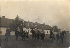 1912 Mezőhegyes, ménes udvar, lovasok. photo (EK)