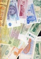 Oroszország/"Mavrodi" magánkiadások 1994. 11 klf db bankjegy T:I + Szovjetunió 1988. 1R, 3R, 5R "Lenin Gyermekvárosi Alap" kuponjai T:I + Transnistria 1993-2000. 1R 2klf évszámmal, 5R, 10R, 50R, 10.000R 2klf db T:I Összesen 21db!