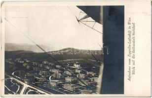 1914 Aufnahme von Zeppelin-Luftschiff in Wien, Blick auf die Heilanstalt Steinhof / Zeppelin airship above Vienna (Steinhof), aerial view (EK)
