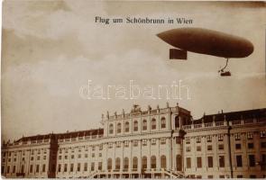 Flug um Schönbrunn in Wien / airship above Vienna. photo (cut)