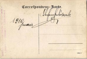 Flug um Schönbrunn in Wien / airship above Vienna. photo (cut)