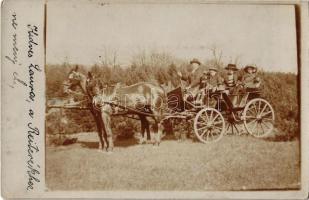 1912 Tatabánya, család lovaskocsin. photo (EK)