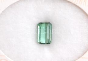 Zöld, Paraiba turmalin 1,88 K ovális fazettált csiszolással. Lepecsételve, tanúsítvánnyal. / Oval fa...