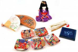Japán tárgyak vegyes tétel: írószerek, dekoráció, baba, edények.