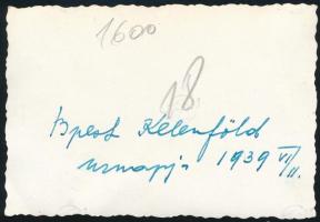1939 Budapest, Kelenföld, úrnapi körmenet, hátoldalon feliratozott fotó, egyik sarkán törésnyom, 6×9...