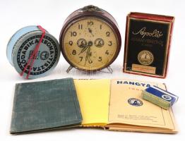 6 db klf. Szövetkezeti és Hangya tétel: Óra, nem jár, kopott állapotban. Hangya szódabikarbóna, Albertfalva papír doboz tartalommal. Apolló Aranybronz, Albertfalva papír doboz. Tejkrém szappan, kisméretű papír doboz szappannal. A Hangya zsebnaptára, 1925, elején beragasztott Sorsjegyutalvány Ujságírók kórháza javára 2000 kor. bélyeggel, irredenta szöveggel (Hiszek egy...), sok bejegyzéssel.  A Hangya zsebnaptár1944, bejegyzés nélkül, kijáró lapokkal.