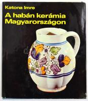 Katona Imre: A habán kerámia Magyarországon. Bp., 1974, Képzőművészeti Alap. Kiadói egészvászon-kötés, kiadói papír védőborítóban, jó állapotban.