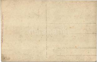 Abbazia, Opatija; elejtett cápa a kikötőben / fished shark. Jelussich photo (fl)