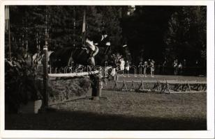 1943 Siófok, díjugratás, sport. Nagy photo