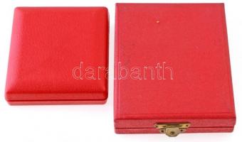 ~1970. "Kisipari Szövetkezet Kiváló Dolgozója" kitüntetés miniatűrrel eredeti dísztokban (...