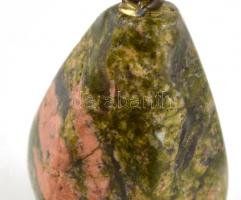 Féldrágakő medál, h: 2 cm