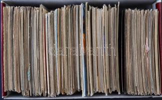 Kb. 550 db főleg RÉGI motívum képeslap dobozban: üdvözlő, állat, művész / Cca. 550 mostly pre-1950 m...