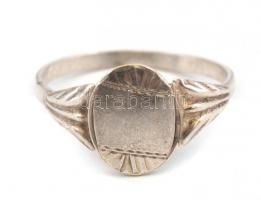 Ezüst (Ag) gyűrű. Jelzett. 1,3 g Méret:55