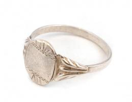 Ezüst (Ag) gyűrű. Jelzett. 1,3 g Méret:55