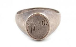 Ezüst (Ag) pecsétgyűrű Jelzett 4,3 g Méret:62