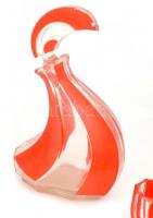 Design pálinkás készlet. Üveg és 6 pohár. Apró lepattanással az üvegen