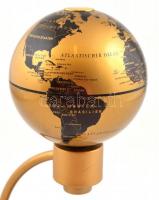 Világítós földgömb mágnesesen mozgatható az állványon. A gömb felső mágnese gyengébb. 30 cm