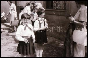 Kisdobos avatás, május elsejei felvonulás, negatív film