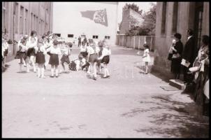 Kisdobos avatás, május elsejei felvonulás, negatív film