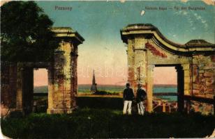 1916 Pozsony, Pressburg, Bratislava; Várrom kapu, katonák / Tor der Burgruine / castle ruins, gate, K.u.K. soldiers (kopott sarkak / worn corners)