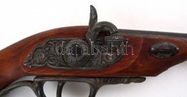 Díszes fa-fém replika pisztoly, egészen apró sérüléssel a fán, meglazult szögelésekkel, h: 24 cm