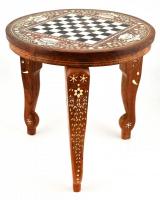 Faragott, gyöngyházberakásos fa sakk asztalka, lecsavarozható lábakkal. / Wooden chess table with shell inlay. d:38 cm, m: 40 cm