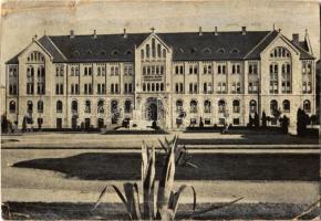 1947 Pécs, Egyetemi Szent Mór Kollégium, Maurinum Pécs Hungaria (szakadás / tear)