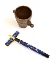 Vegyes bolha tétel, 3 db: Ló figura, műgyanta, 19x15 cm; Mini rézmozsár, m: 5,5 cm,; Inoxcrom töltőt...