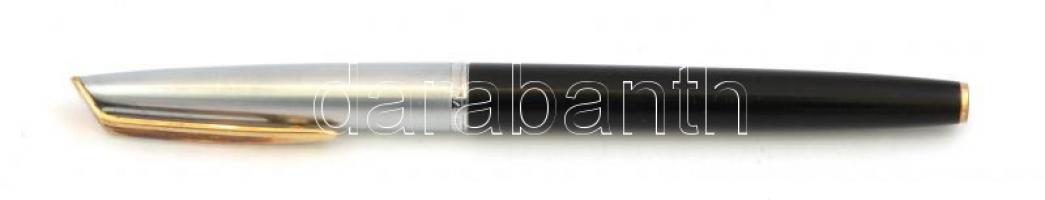 Waterman Mali 10 töltőtoll, 18K arany (Au) heggyel, h: 13,5 cm/ Waterman Mali 10 fountain pen, with ...