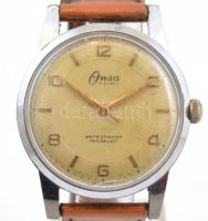 Onsa mechanikus karóra, működőképes állapotban, bőr szíjjal, üvegen repedéssel, d: 3,6 cm