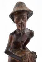 Halász faragott fa szobor. Lakkozott keményfa 33 cm