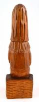 Jelzés nélkül: Ivó ember. Faragott, lakkozott fa. 31 cm